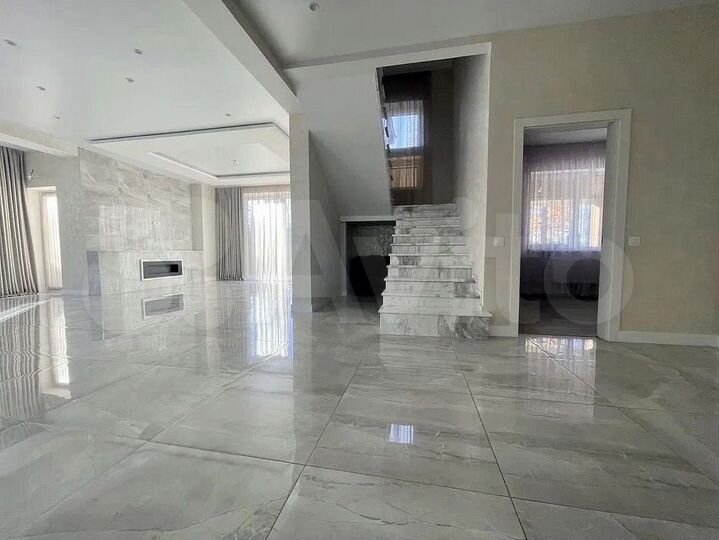 Дом 180 м² на участке 6 сот.