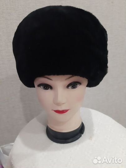 Женские меховые шапки