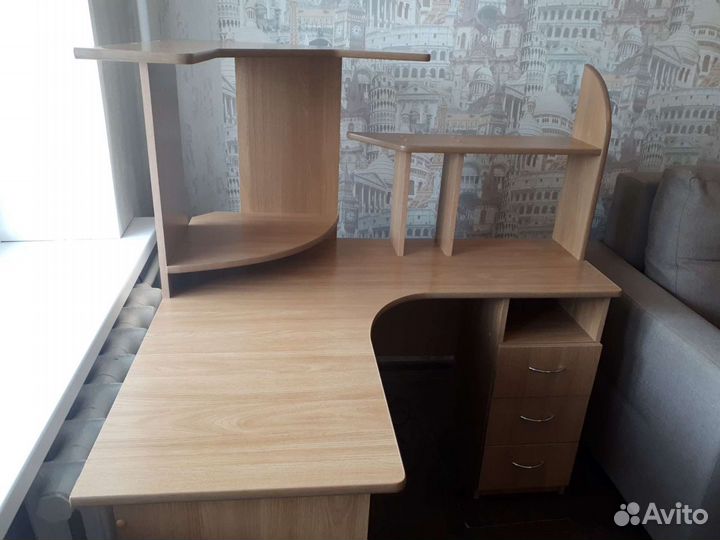 Компьютерный стол