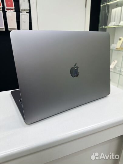 Apple MacBook Air 13 2020 8 256Gb i3 Б.У