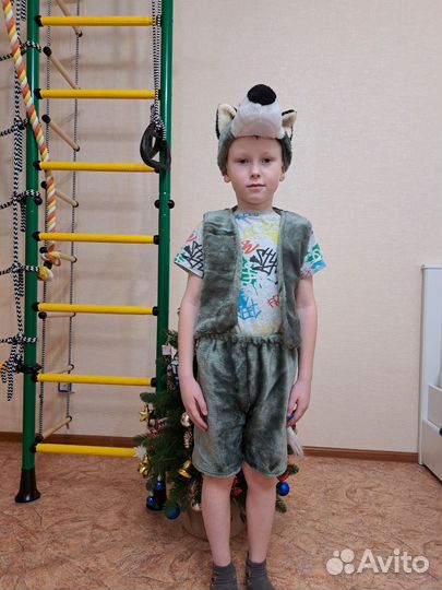 Волк, человек паук для нового года