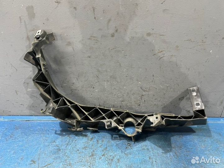 Ресничка фары левая Bmw 3 E90 Дорест