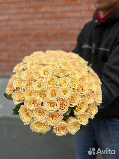 Нежный букет из кремовых роз. Букет цветов