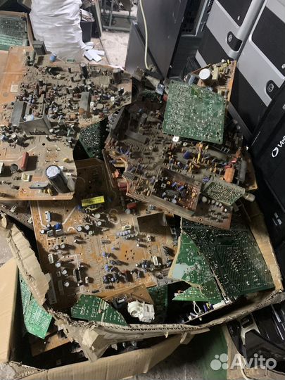 Платы, микросхемы с радиодеталями 100кг