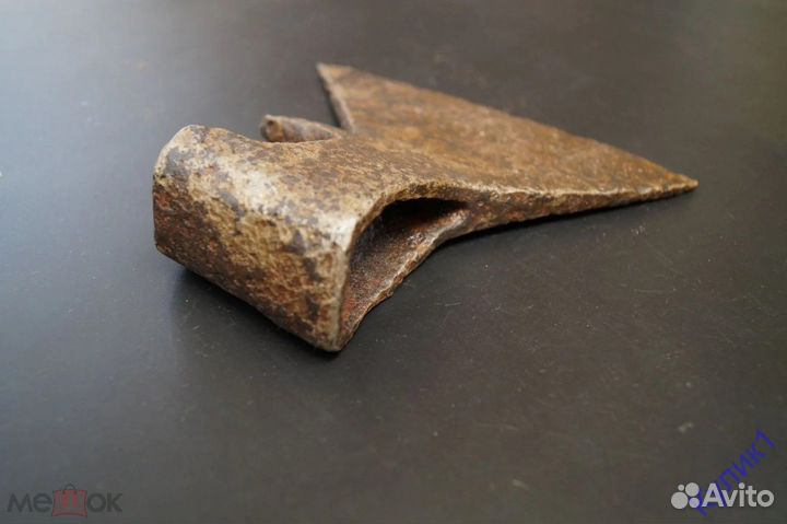 Топор старинный, кованый. (300-1)