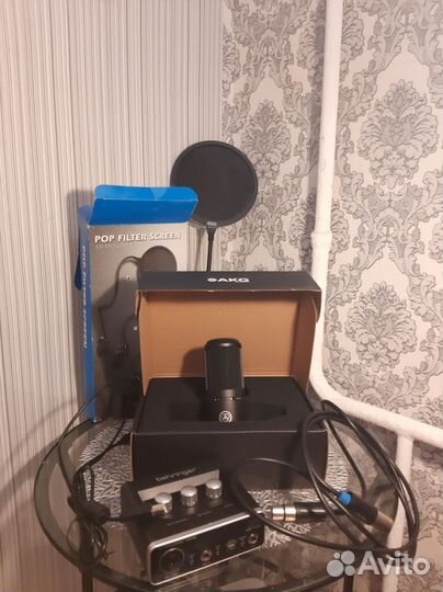 Микрофон AKG P120 + звук. карта Berhinger UM2