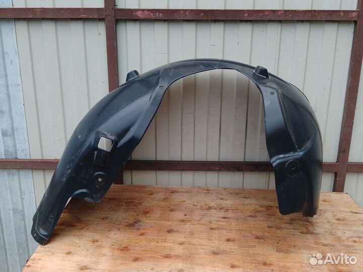 Подкрылок передний правый Chrysler 300C
