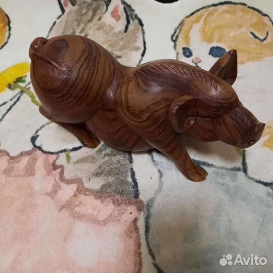 Большая статуэтка Хрюшка.Дерево