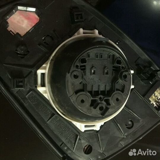 Зеркальный элемент RAV 4 (правый)