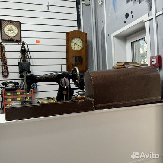 Швейная машинка Singer Старинная Окрас царский