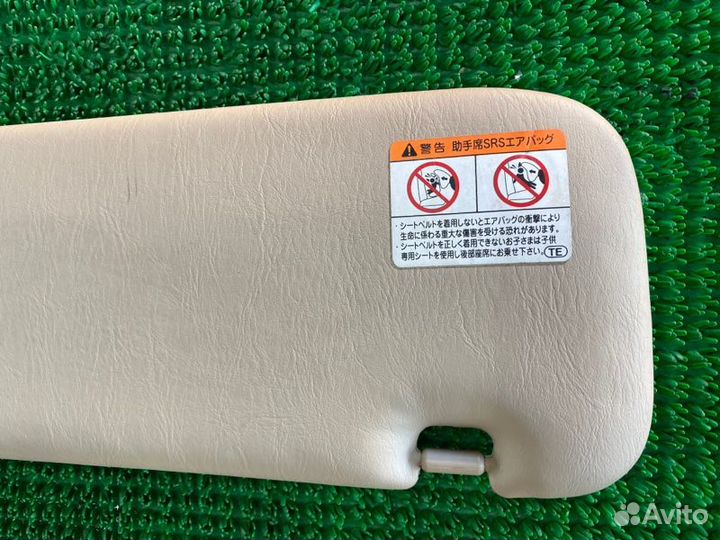 Козырек солнцезащитный лев. Toyota Land cruiser, L