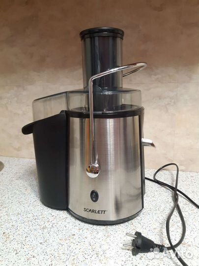 Соковыжималка почти новая Scarlett SC-018