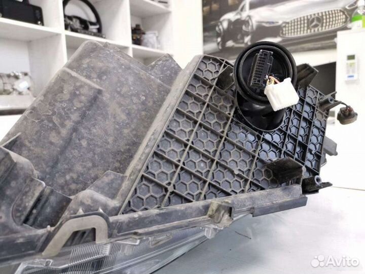 Фара правая LED Toyota Land Cruiser Prado 150 2020