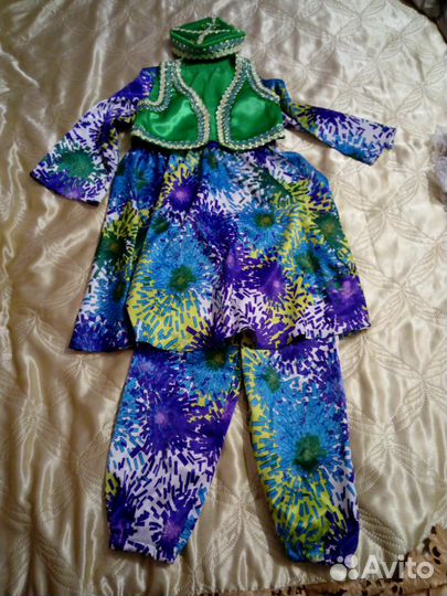 Продам красивый костюм