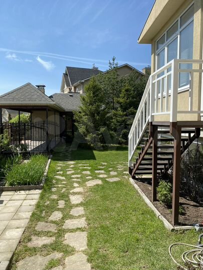 Дом 310 м² на участке 8 сот.