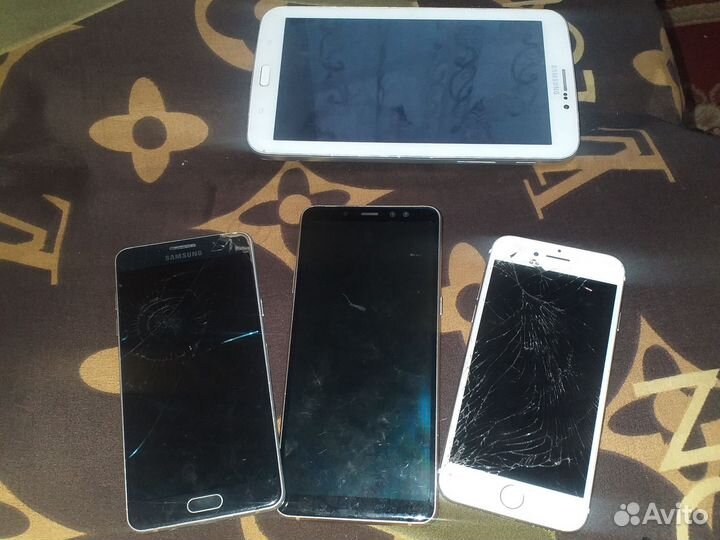 Samsung Galaxy A8+, 6/64 ГБ