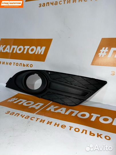 Рамка фары противотуманной правая Ford Focus 2