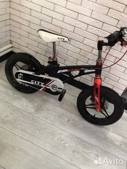 Трехколесный велосипед