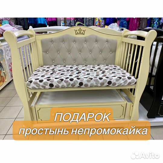 Детская кроватка с маятником