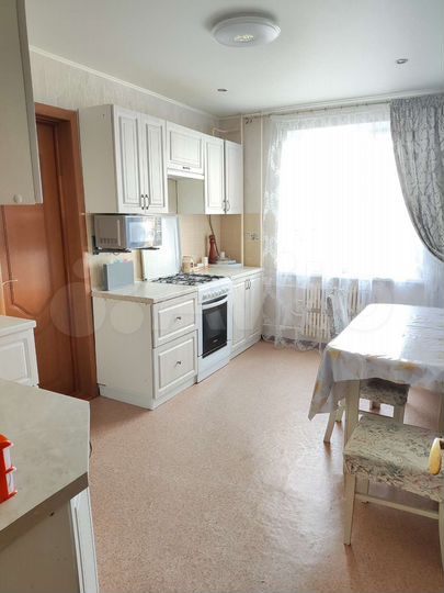 4-к. квартира, 90 м², 4/10 эт.