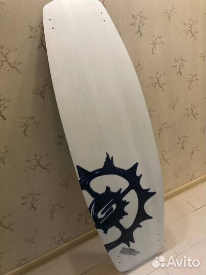 Продам вейкборд и снаряжение для него