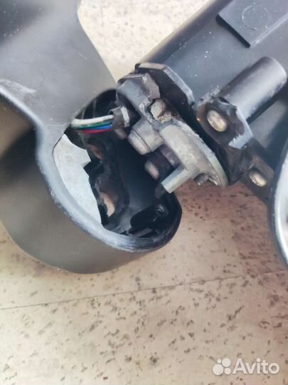 Зеркало правое Toyota Hilux