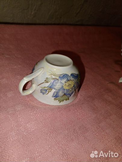 Сахарница и маленькая кофейная чашечка