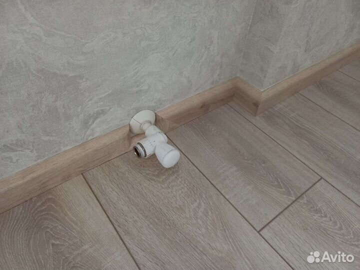 Монтаж плинтуса