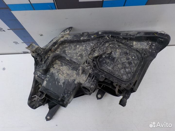Фара правая Toyota Avensis 2003-2008