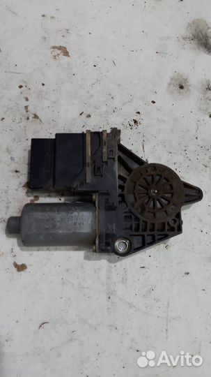 Моторчик стеклоподъемника задний правый Octavia A4