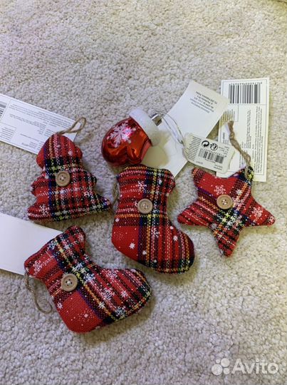 Елочные игрушки красные, разные