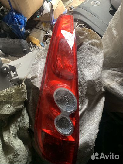 Фонарь задний Форд fiesta