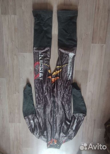 Спусковой комбинезон горнолыжный