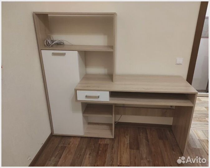 Письменный стол со шкафом