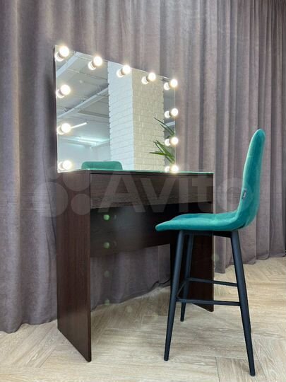 Стойка визажиста