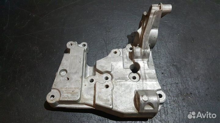 Кронштейн генератора Jaguar Xe X760 204PT 2017