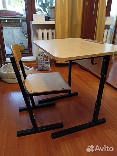 Растущая парта и стул бу