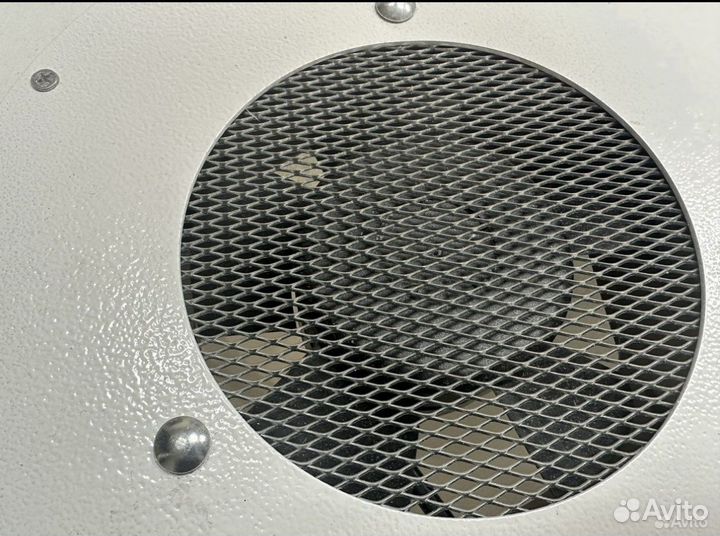 Маникюрный стол с вытяжкой