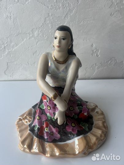 Статуэтка фарфор « Цыганка» Дулево