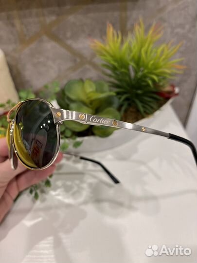 Солнцезащитные очки женские брендовые