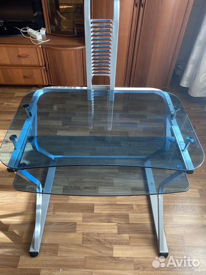 Стеклянный компьютерный стол б/у