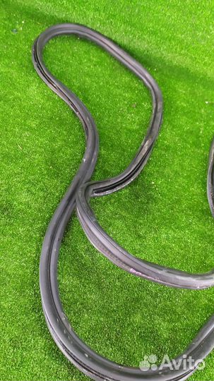 Уплотнение багажника заднее Volkswagen Passat B7