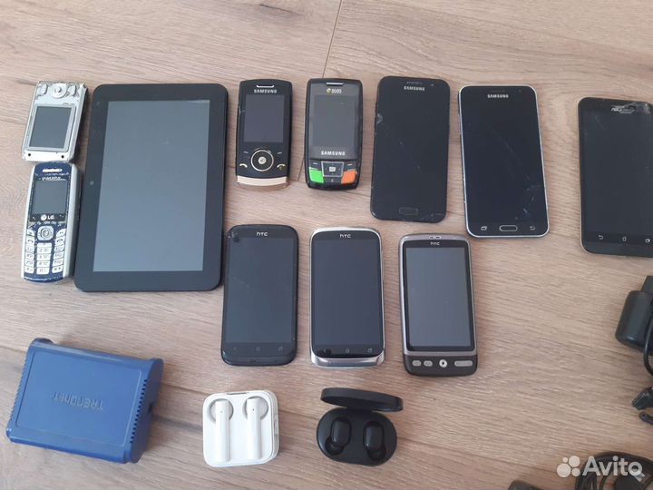 Мобильные телефоны, зарядки. На запчасти