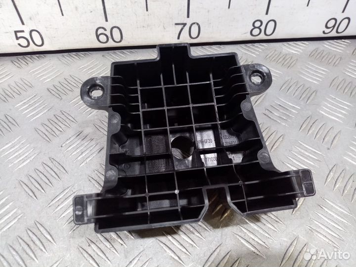 Б/У Кронштейн центральной консоли#001