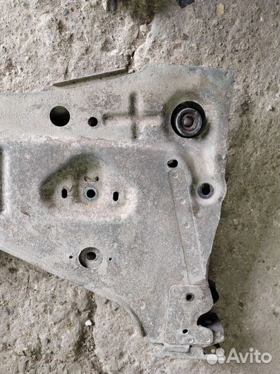 Подрамник рено меган 2