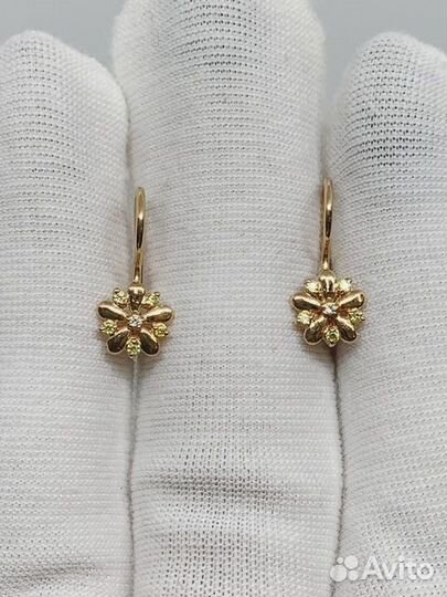 Золотые серьги с камнем