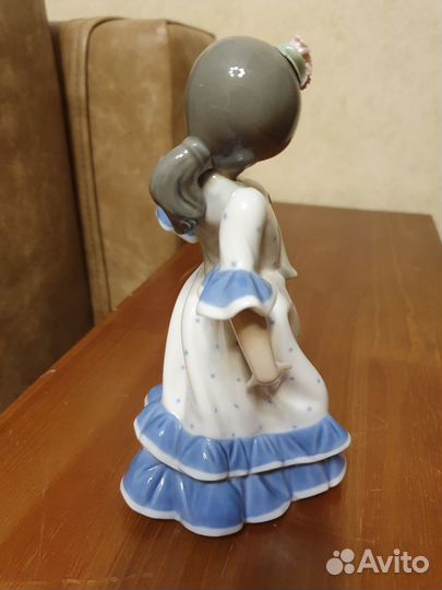 Статуэтка фарфоровая Lladro Хуанита