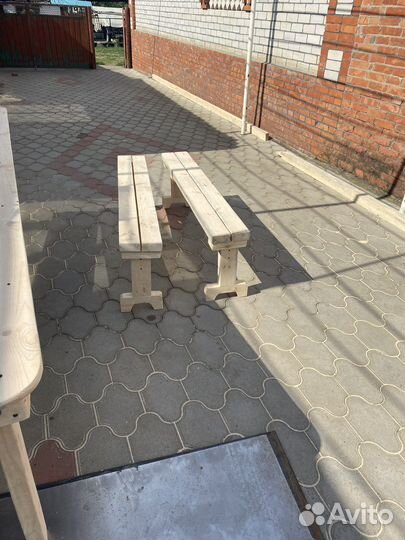 Стол и две лавочки