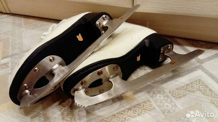 Коньки фигурные на девочку