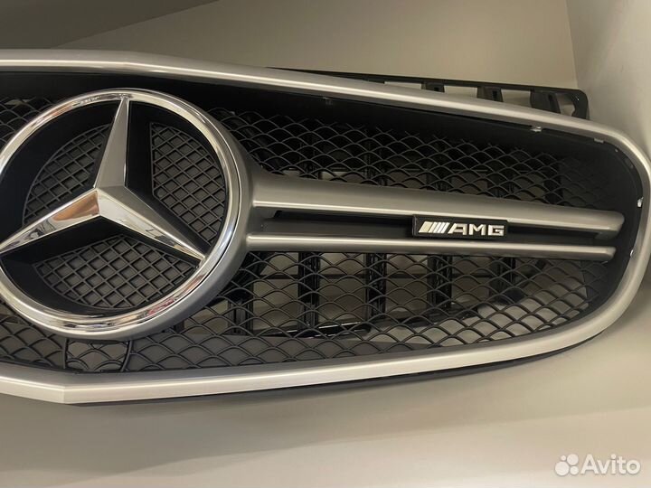 Шильдик AMG В решетку AMG Mercedes W212 W205 W213